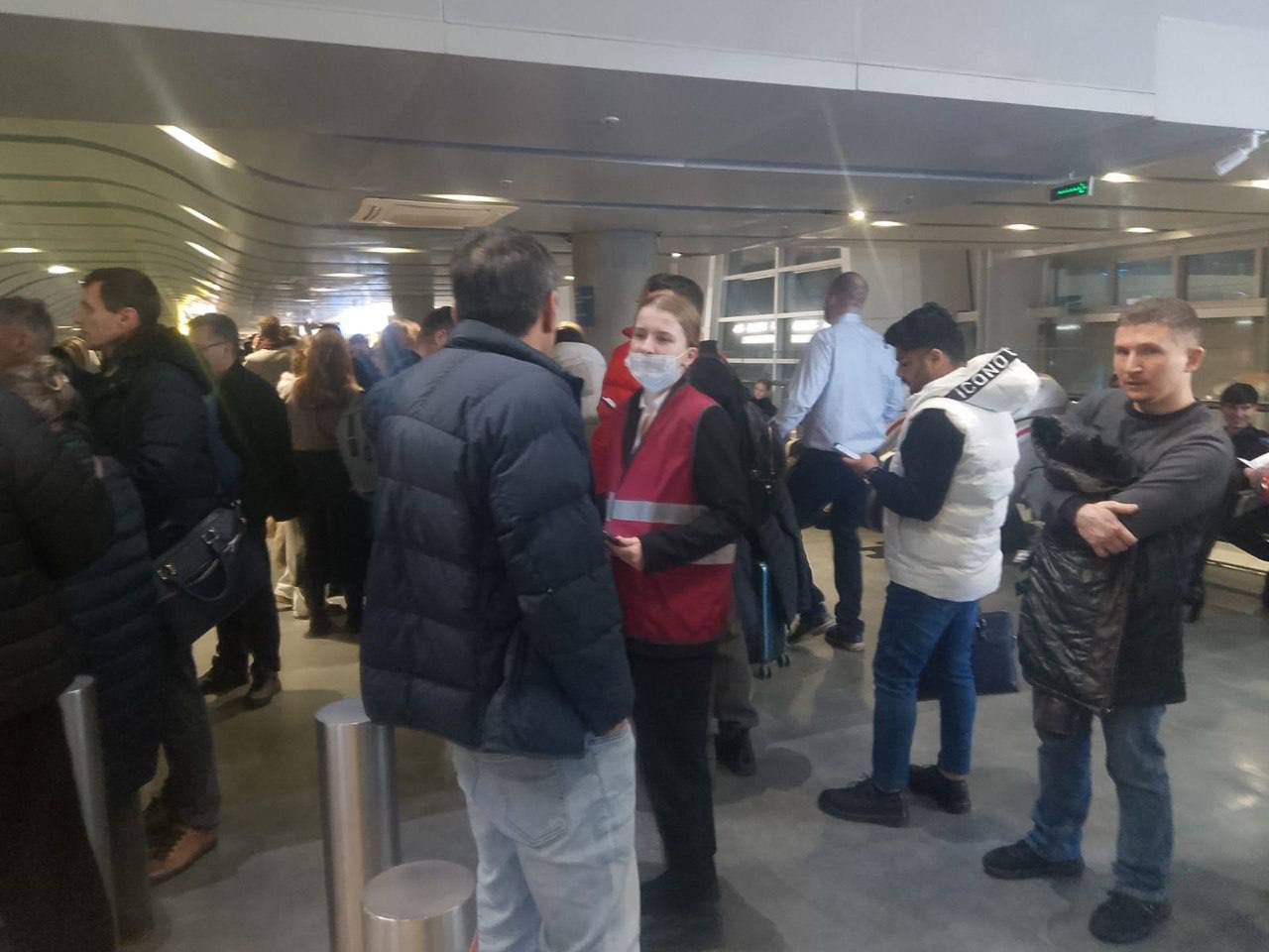 Пулково начал отправлять задержанные рейсы в Москву и те, которые были перенаправлены из столицы в Петербург Пулково начал отправлять задержанные рейсы в Москву и те, которые были перенаправлены из столицы в Петербург