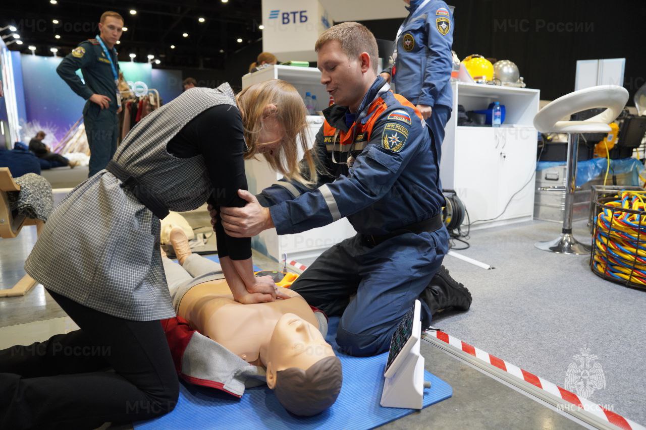 Представители МЧС России приняли участие в юбилейном XV Международном форуме «Арктика: настоящее и будущее» имени Артура Чилингарова Представители МЧС России приняли участие в юбилейном XV Международном форуме «Арктика: настоящее и будущее» имени Артура Чилингарова