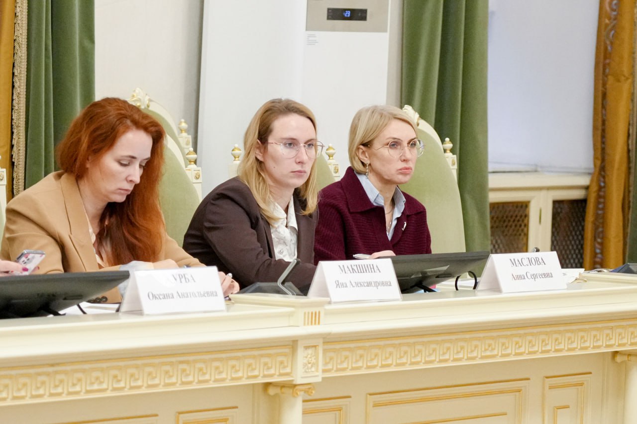 В Мариинском дворце под председательством Александра Ржаненкова прошло заседание комиссии по соцполитике и здравоохранению В Мариинском дворце под председательством Александра Ржаненкова прошло заседание комиссии по соцполитике и здравоохранению