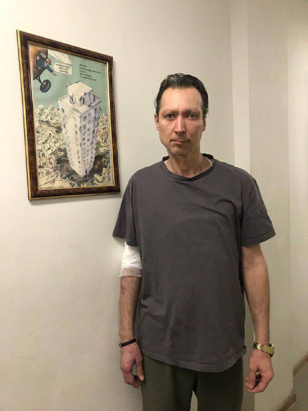 Дмитрий родился в Химках. Сразу после школы пошёл работать сантехником Дмитрий родился в Химках. Сразу после школы пошёл работать сантехником