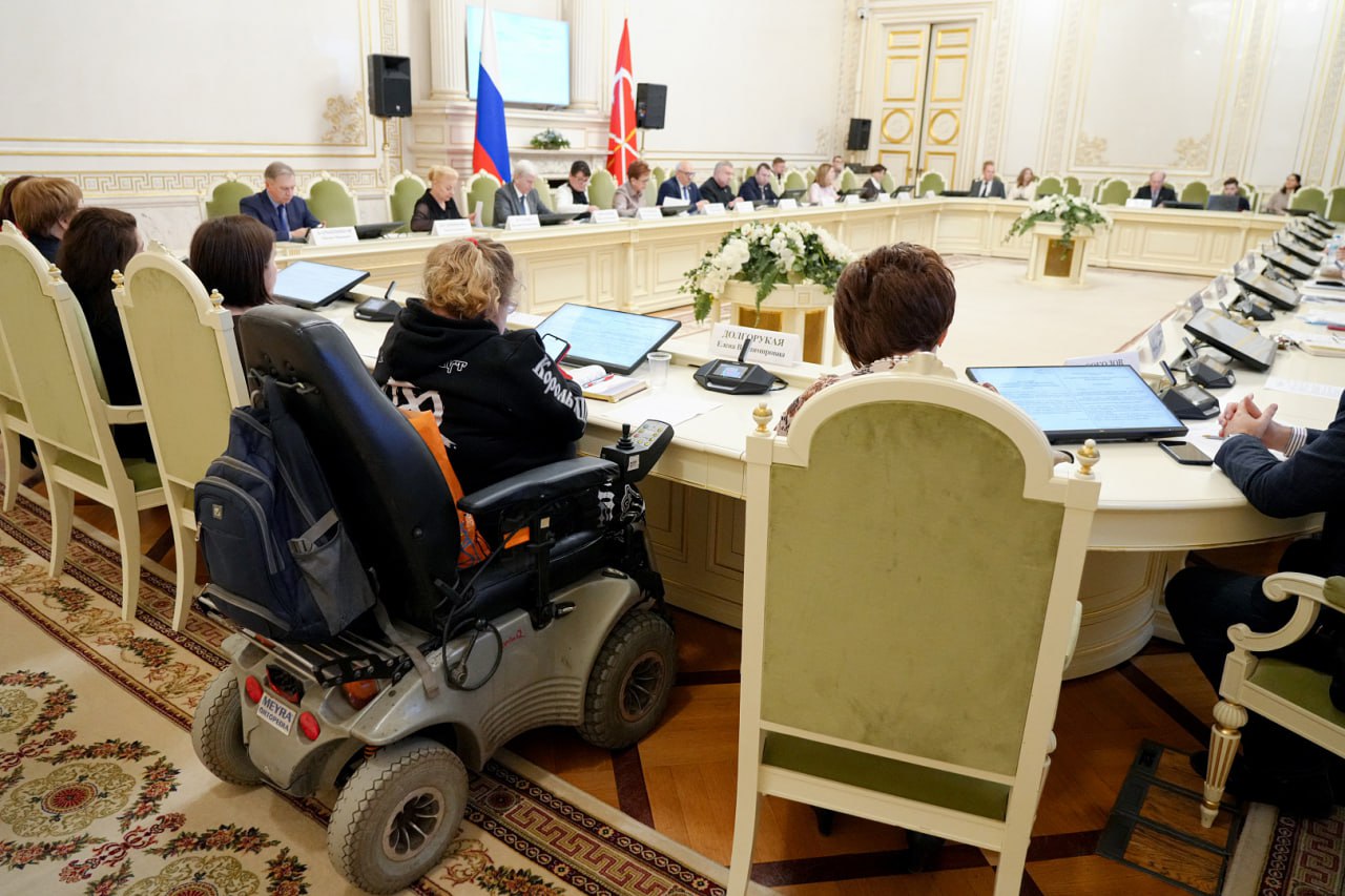 В Мариинском дворце под председательством Александра Ржаненкова прошло заседание комиссии по соцполитике и здравоохранению В Мариинском дворце под председательством Александра Ржаненкова прошло заседание комиссии по соцполитике и здравоохранению