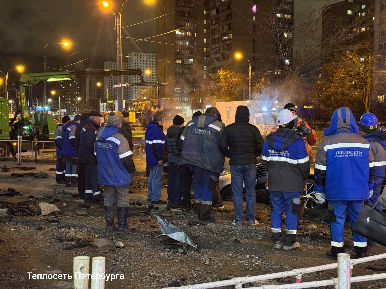 Больше 40 домов около прорыва на Маршала Казакова останутся без горячей воды и тепла Больше 40 домов около прорыва на Маршала Казакова останутся без горячей воды и тепла