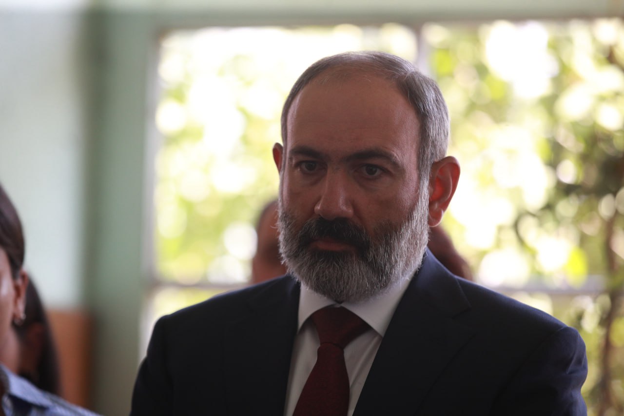 Самолёт Пашиняна был среди лайнеров, перенаправленных ночью из Москвы в Петербург