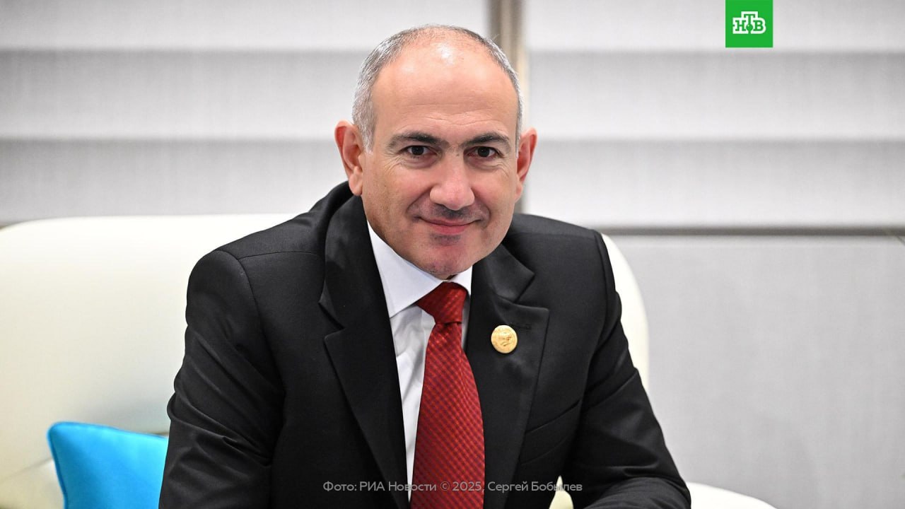 Самолет премьер-министра Армении Пашиняна не смог приземлиться в Москве из-за украинских беспилотников и был перенаправлен в Петербург, пишут СМИ