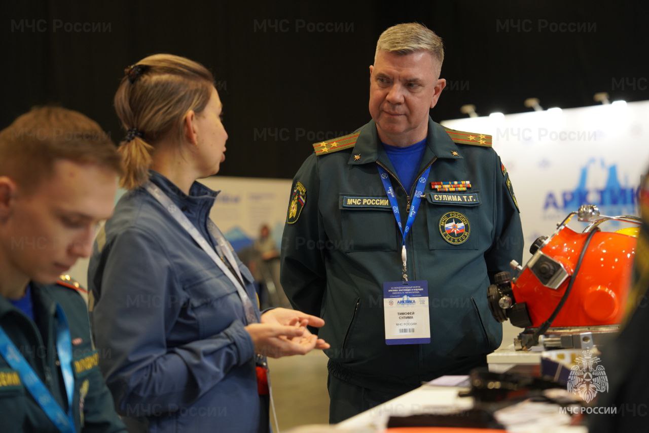 Представители МЧС России приняли участие в юбилейном XV Международном форуме «Арктика: настоящее и будущее» имени Артура Чилингарова Представители МЧС России приняли участие в юбилейном XV Международном форуме «Арктика: настоящее и будущее» имени Артура Чилингарова