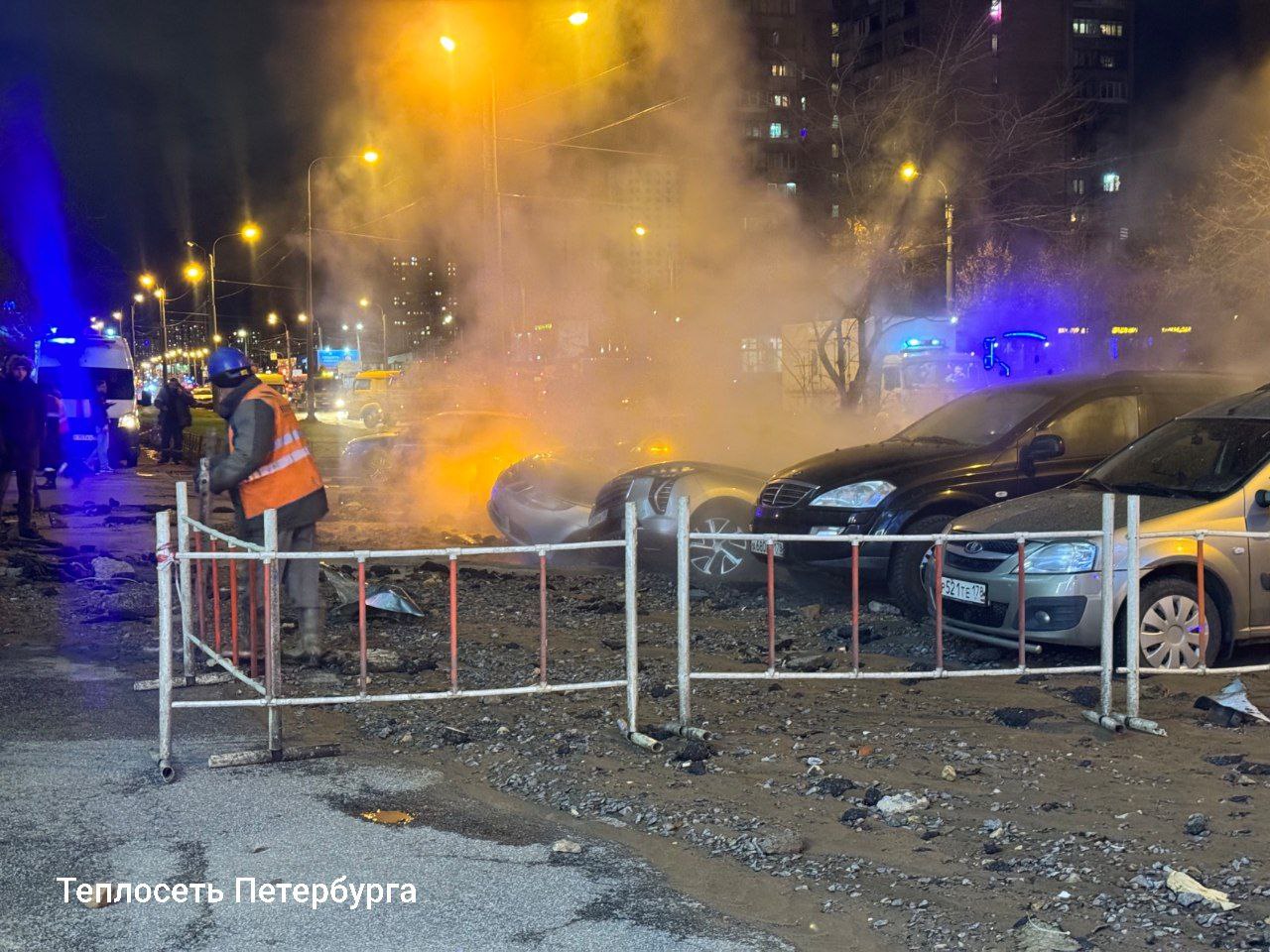 Больше 40 домов около прорыва на Маршала Казакова останутся без горячей воды и тепла Больше 40 домов около прорыва на Маршала Казакова останутся без горячей воды и тепла