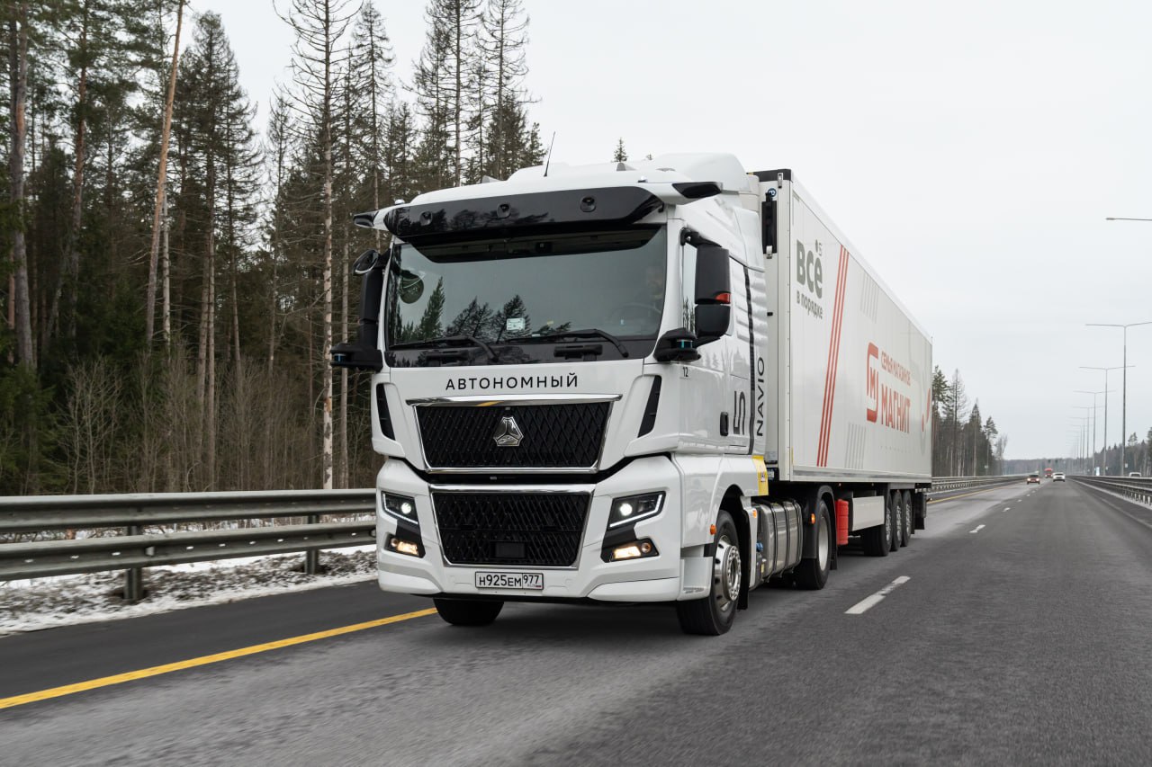 На трассе М-12 "Восток" тестируют доставку грузов беспилотными грузовиками