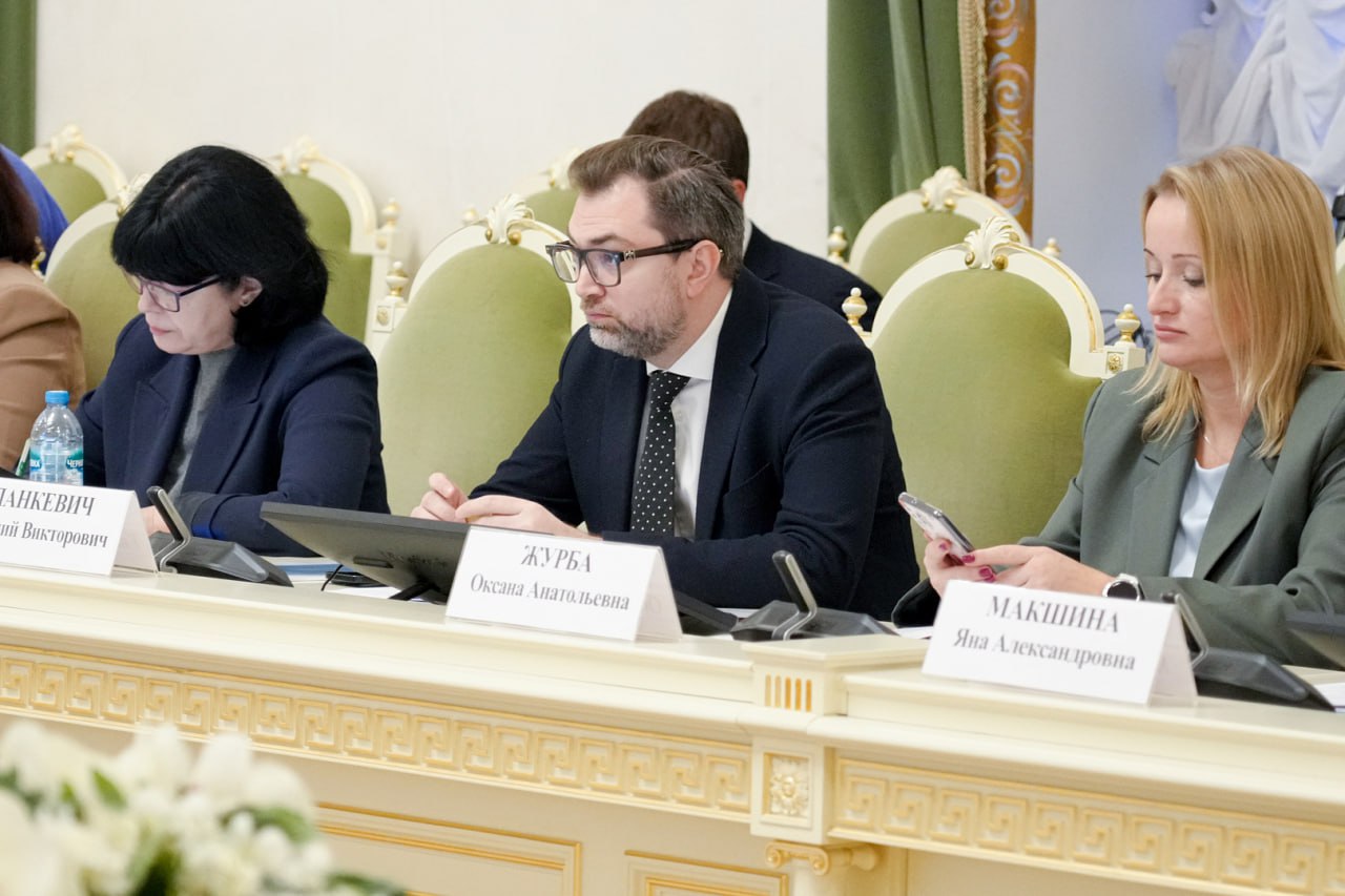 В Мариинском дворце под председательством Александра Ржаненкова прошло заседание комиссии по соцполитике и здравоохранению В Мариинском дворце под председательством Александра Ржаненкова прошло заседание комиссии по соцполитике и здравоохранению