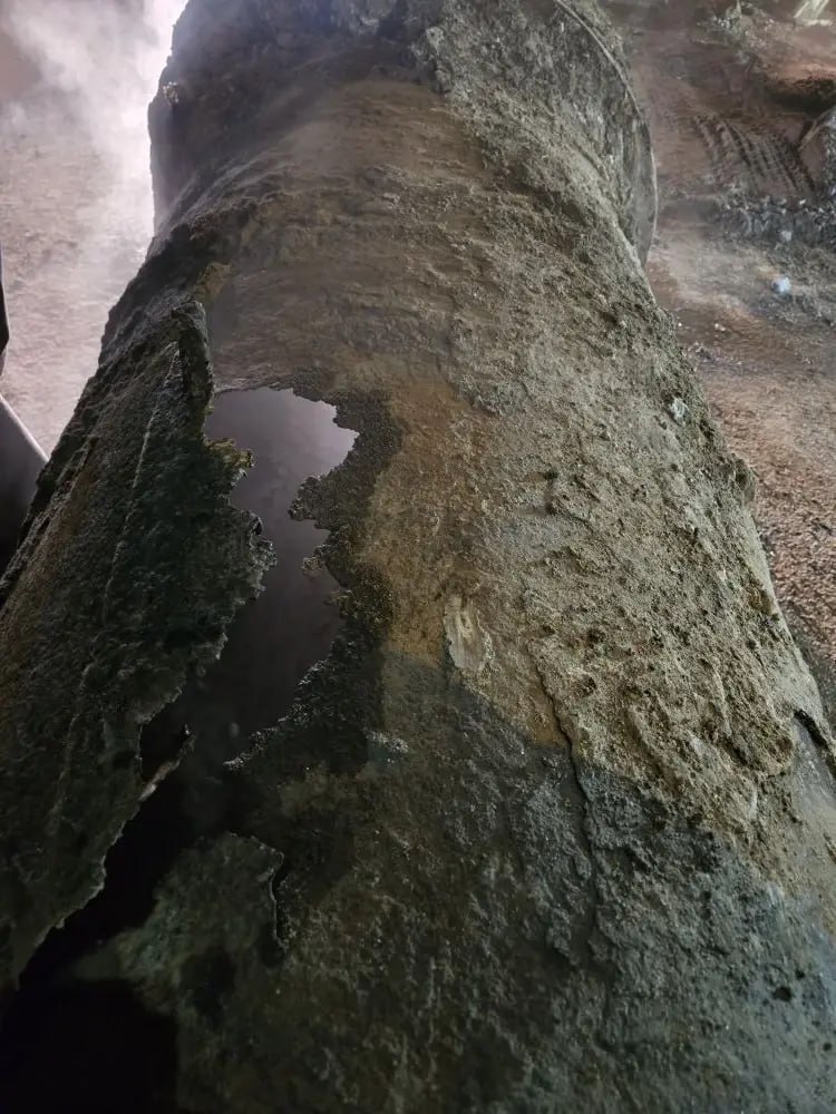 Сотрудники «Теплосети» завершили ремонт дефектного участка трубы на улице Маршала Казакова