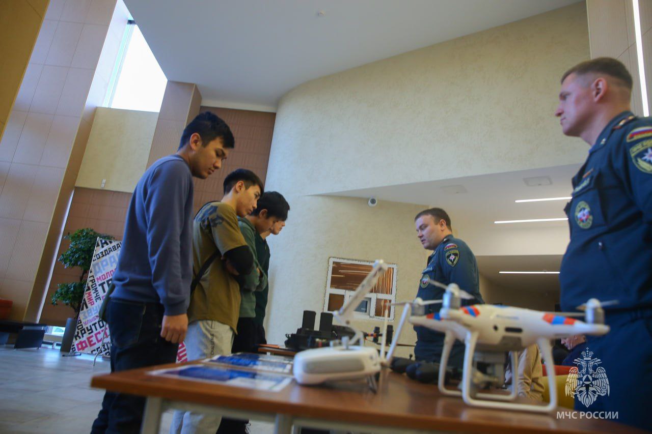 В молодежном досуговом центре "Фестиваль" прошел праздничный концерт в честь спасателей Выборгского района В молодежном досуговом центре "Фестиваль" прошел праздничный концерт в честь спасателей Выборгского района