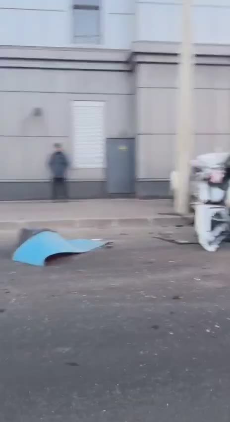 Легковушка врезалась в столб на Полюстровском проспекте