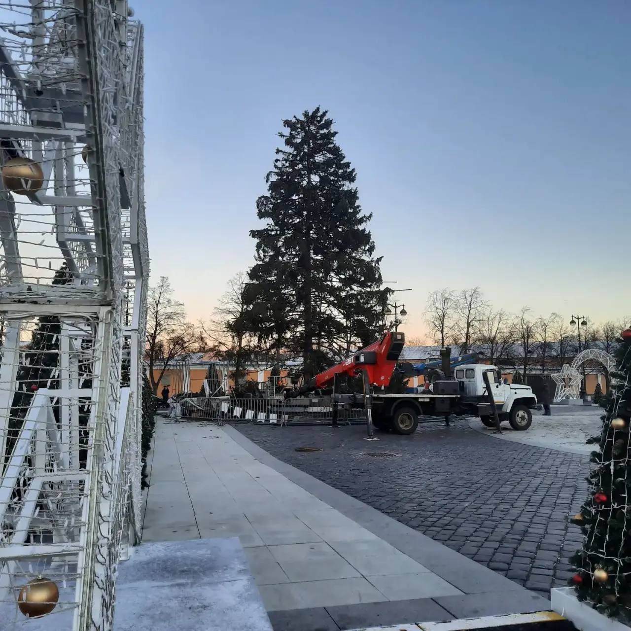 Кронштадт полностью готов к Новому году