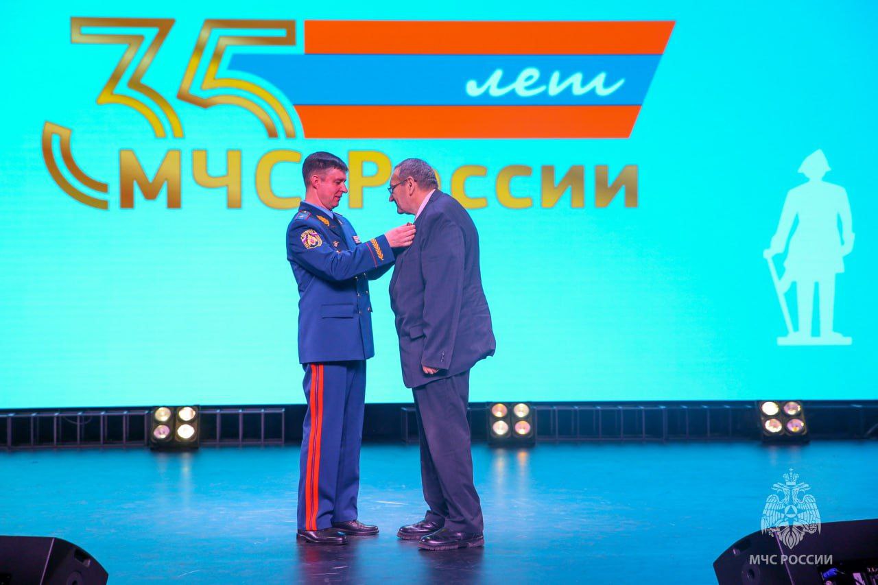 В молодежном досуговом центре "Фестиваль" прошел праздничный концерт в честь спасателей Выборгского района В молодежном досуговом центре "Фестиваль" прошел праздничный концерт в честь спасателей Выборгского района