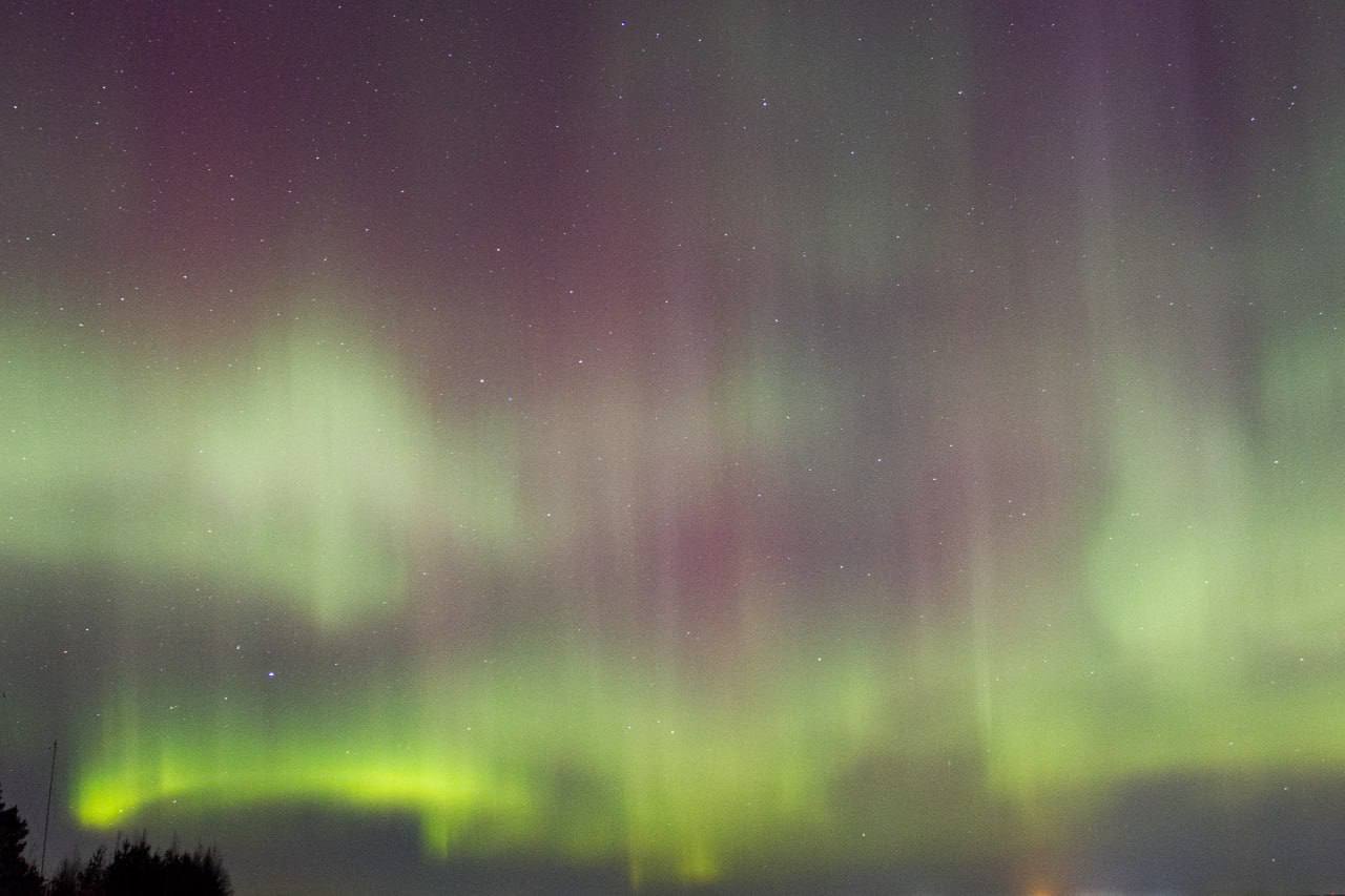 Северное сияние поймали фотоохотники над Шепелёвским маяком