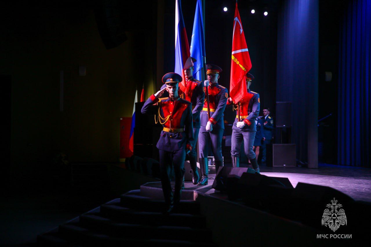 В молодежном досуговом центре "Фестиваль" прошел праздничный концерт в честь спасателей Выборгского района В молодежном досуговом центре "Фестиваль" прошел праздничный концерт в честь спасателей Выборгского района