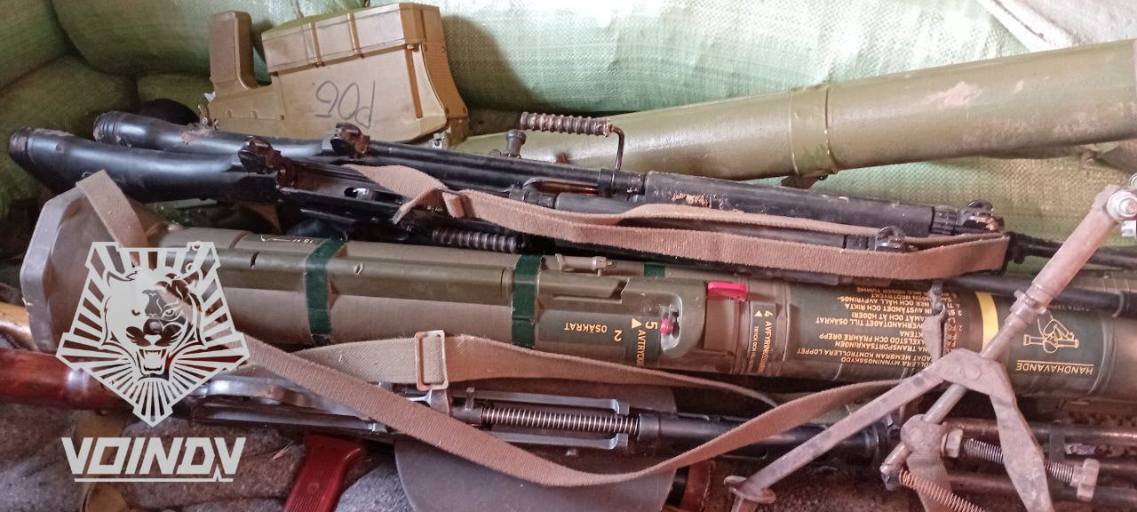 На фото - малая часть трофеев, которые были добыты штурмовиками 38 гвардейской мотострелковой бригады 35 армии группировки войск "Восток" во время зачистки окрестностей Червоного от остатков 102 бригады теробороны ВСУ... На фото - малая часть трофеев, которые были добыты штурмовиками 38 гвардейской мотострелковой бригады 35 армии группировки войск "Восток" во время зачистки окрестностей Червоного от остатков 102 бригады теробороны ВСУ...