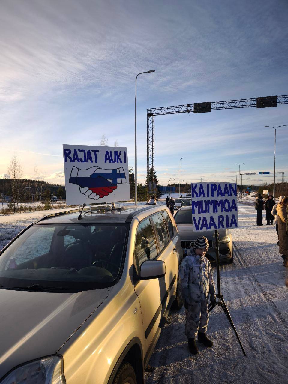 А теперь к хорошим новостям: В Финляндии прошли автопробеги в поддержку открытия границы с Россией А теперь к хорошим новостям: В Финляндии прошли автопробеги в поддержку открытия границы с Россией