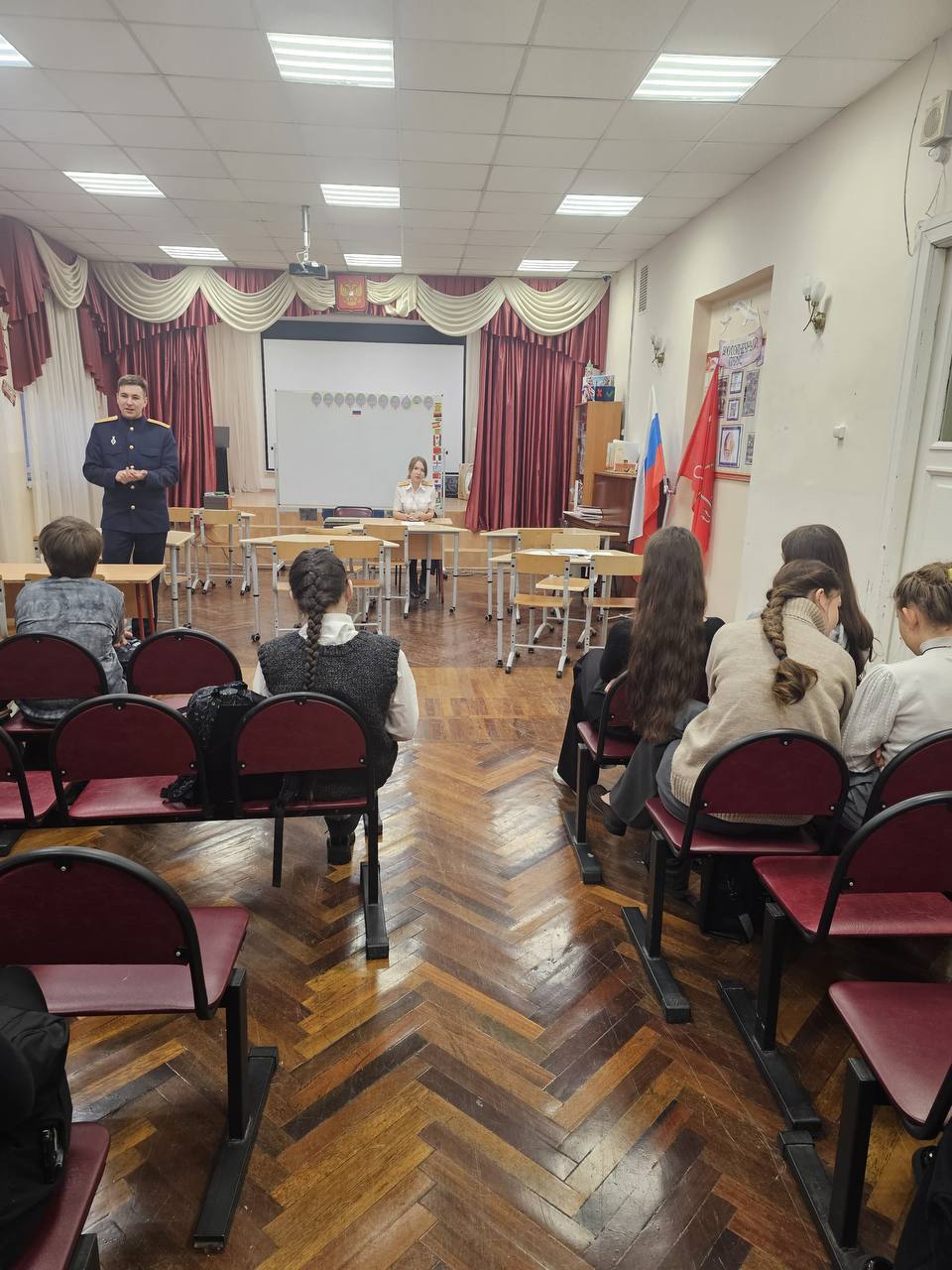 Следователи Центрального района Санкт-Петербурга провели профилактическое занятие и рассказали о герое войны