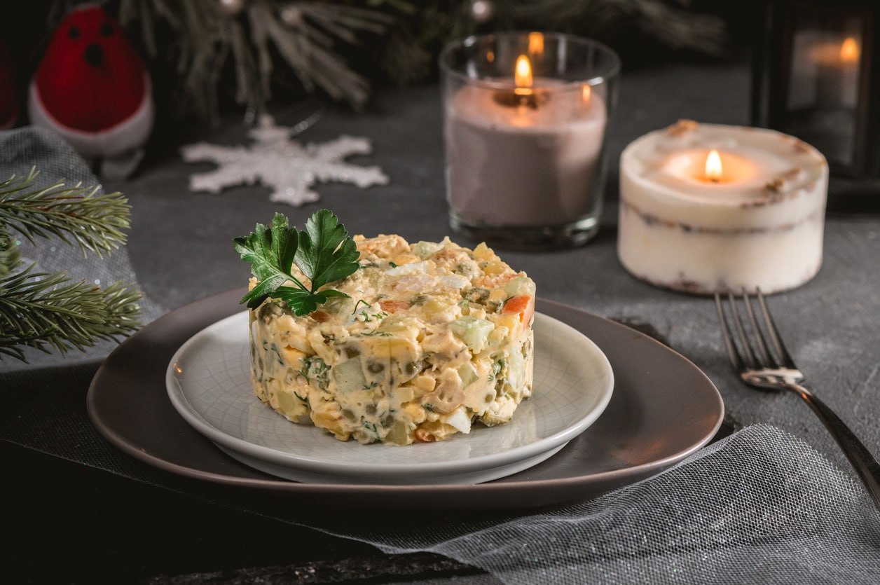 Лепите всей семьей пельмени? Звоните в обед дяде родом с Дальнего Востока — поздравить с Новым годом по сахалинскому времени?