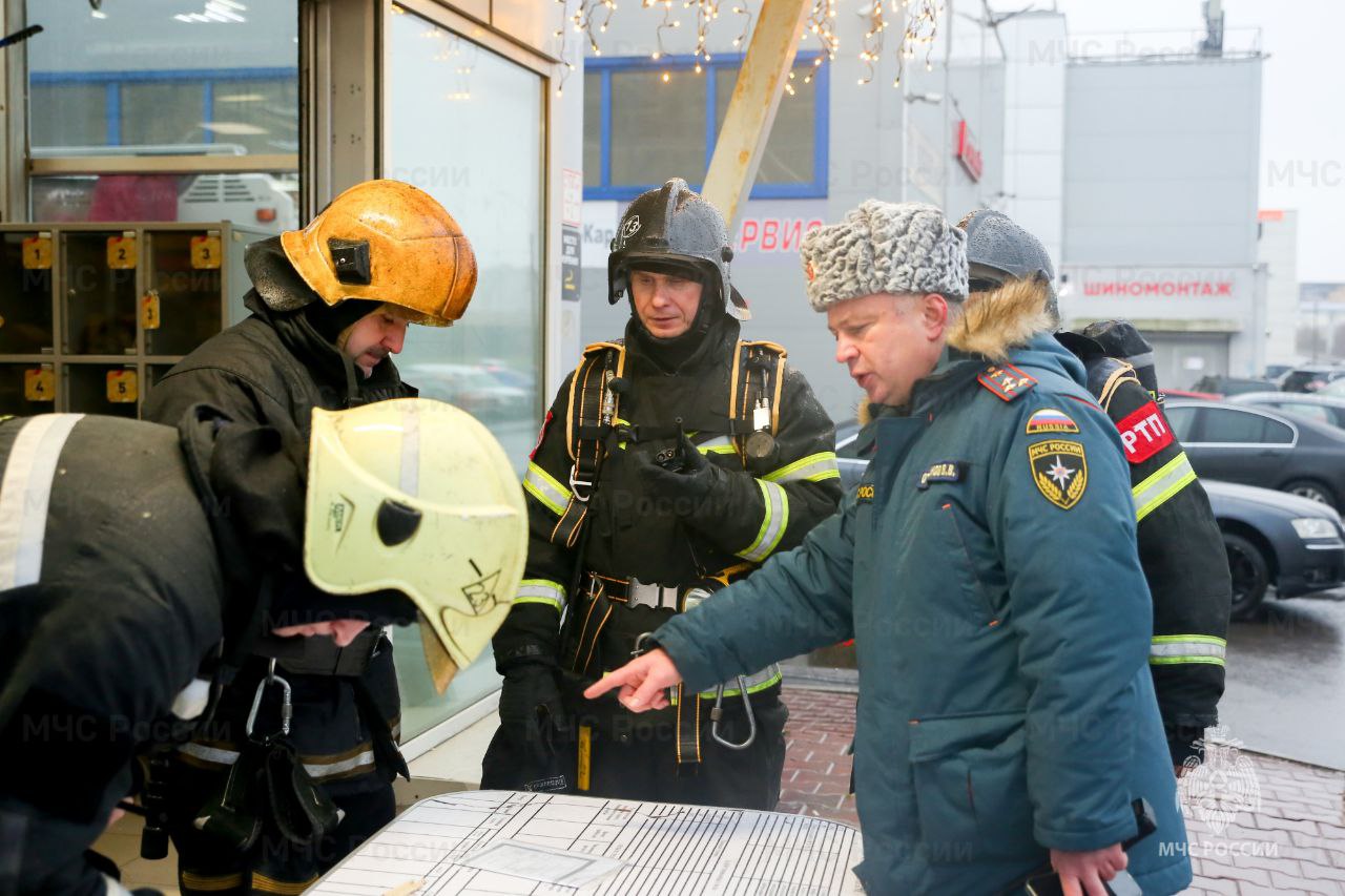 Петрович, мы горим!. На территории торгового дома "Петрович" прошли учения #петербургскихспасателей Петрович, мы горим!. На территории торгового дома "Петрович" прошли учения #петербургскихспасателей