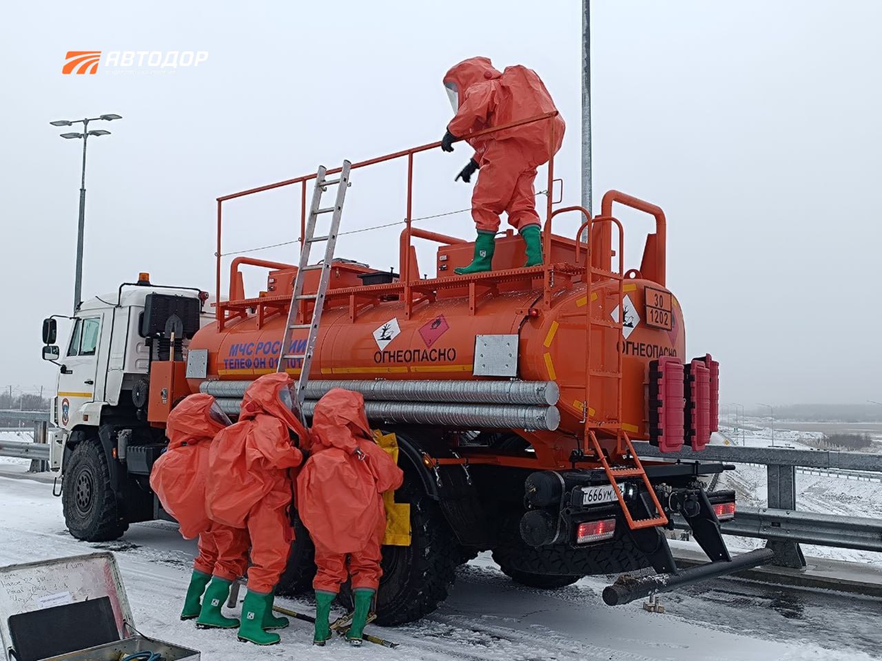 На трассе М11 «Нева» прошли учения по ликвидации последствий ДТП на путепроводе На трассе М11 «Нева» прошли учения по ликвидации последствий ДТП на путепроводе