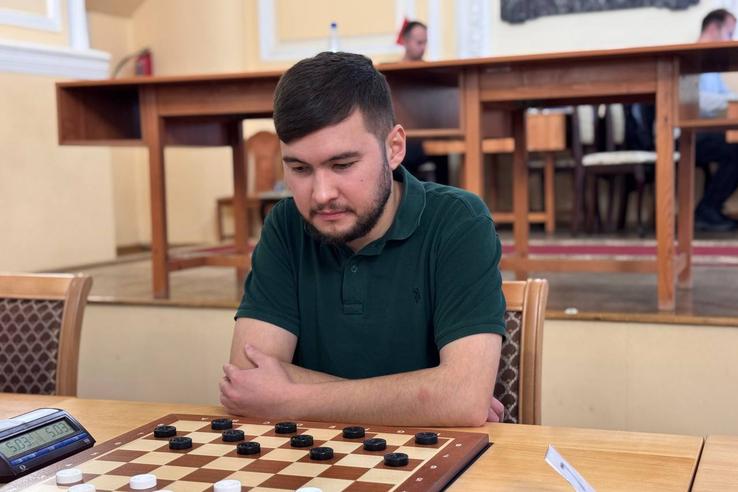 Мажит Саршаев из Ленобласти стал победителем Кубка мира по шашкам