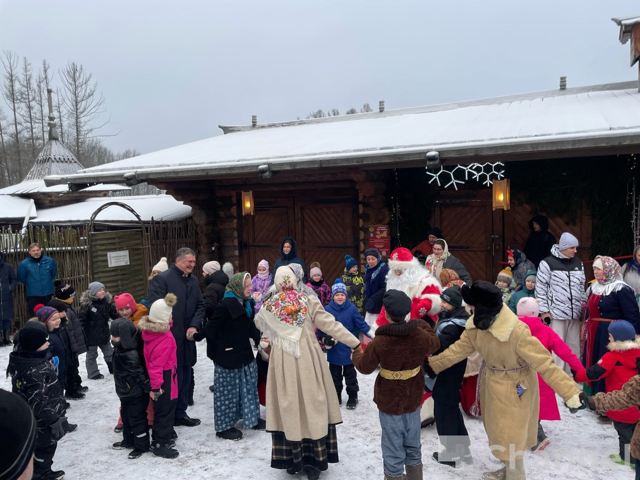 В этнопарке "Усадьба Богословка" открыли обновлённую горницу и провели торжественное возвращение Деда Мороза в официальную резиденцию В этнопарке "Усадьба Богословка" открыли обновлённую горницу и провели торжественное возвращение Деда Мороза в официальную резиденцию