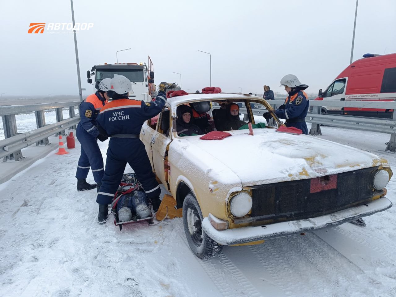 На трассе М11 «Нева» прошли учения по ликвидации последствий ДТП на путепроводе На трассе М11 «Нева» прошли учения по ликвидации последствий ДТП на путепроводе