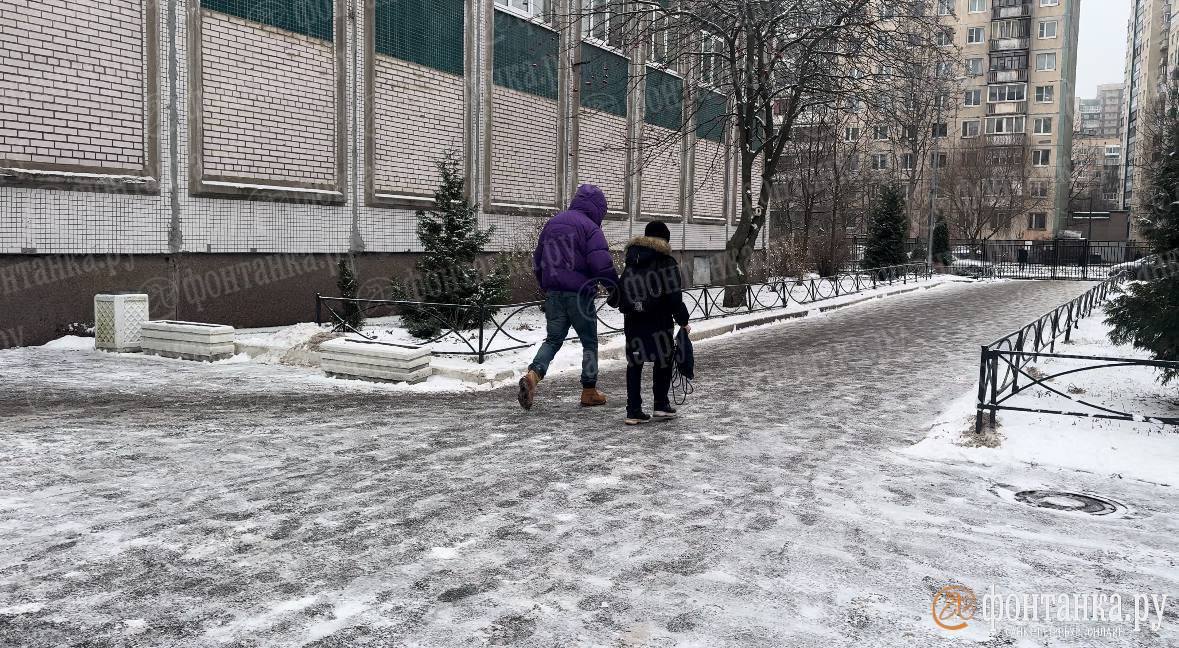 В школе №191, где ученик ударил ножом преподавательницу, продолжаются уроки