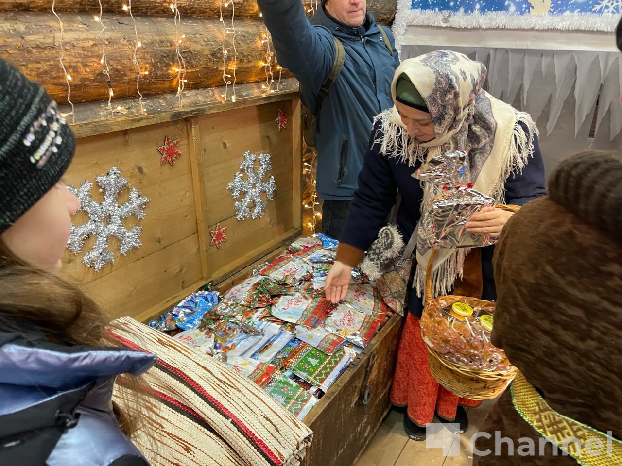 В этнопарке "Усадьба Богословка" открыли обновлённую горницу и провели торжественное возвращение Деда Мороза в официальную резиденцию В этнопарке "Усадьба Богословка" открыли обновлённую горницу и провели торжественное возвращение Деда Мороза в официальную резиденцию