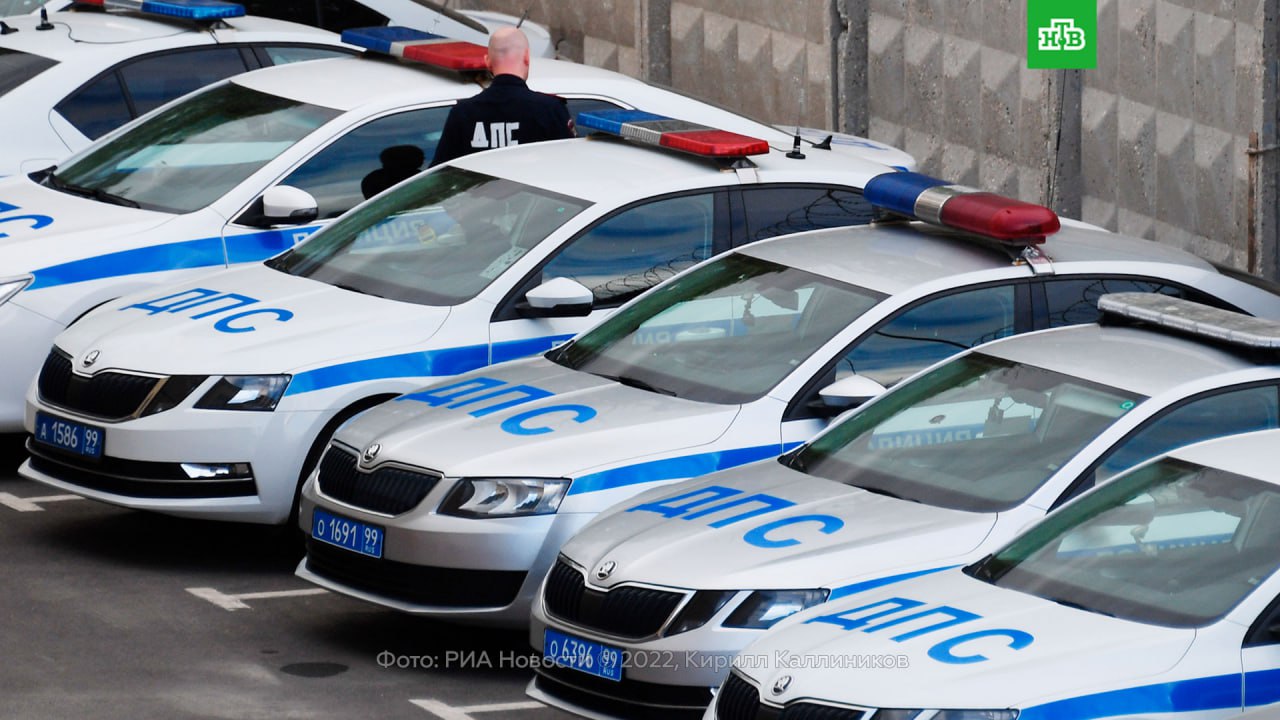 Инспектор ГАИ из отдельного спецбатальона ДПС устроил пожар на служебной парковке на проспекте Пархоменко, пытаясь слить казенный бензин из служебной Toyota