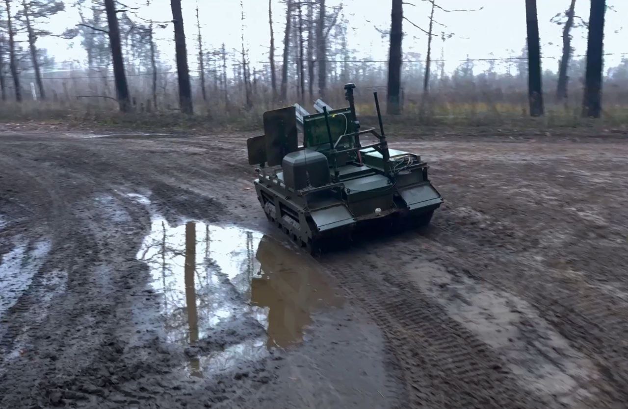 Военные специалисты радиоэлектронной борьбы 20-й общевойсковой армии группировки войск «Запад» провели испытания передвижной станции радиопомех на базе наземного роботизированного комплекса «Курьер» Военные специалисты радиоэлектронной борьбы 20-й общевойсковой армии группировки войск «Запад» провели испытания передвижной станции радиопомех на базе наземного роботизированного комплекса «Курьер»