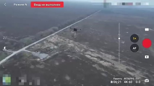 Момент уничтожения вражеской «Бабы Яги» FPV-дроном, снятый с квадрокоптера