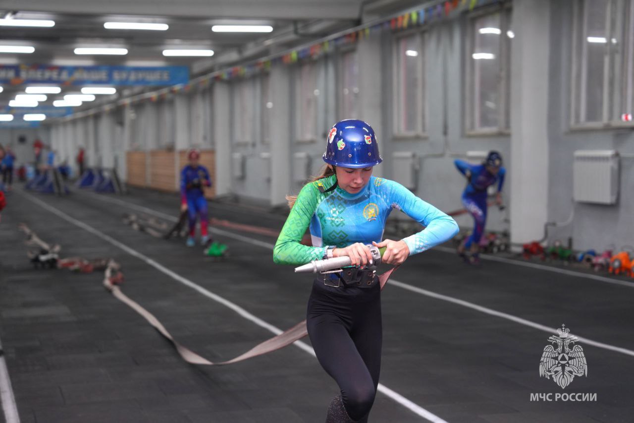 Всероссийские соревнования МЧС России "Рождественские старты" среди юношей и девушек по пожарно-спасательному спорту проходят в Петербурге Всероссийские соревнования МЧС России "Рождественские старты" среди юношей и девушек по пожарно-спасательному спорту проходят в Петербурге