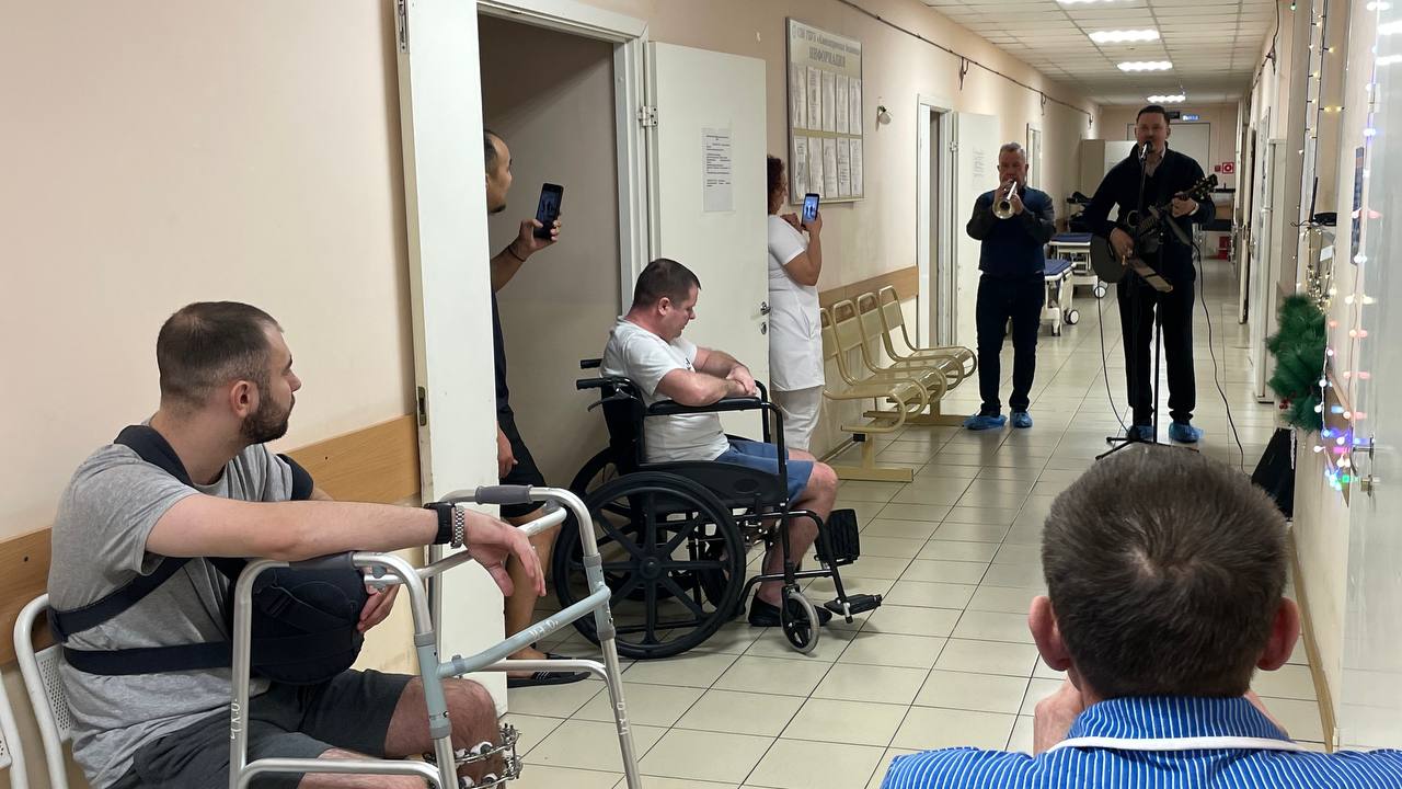 Сотрудники ГСУ СК России по городу Санкт-Петербургу посетили Александровскую больницу Сотрудники ГСУ СК России по городу Санкт-Петербургу посетили Александровскую больницу