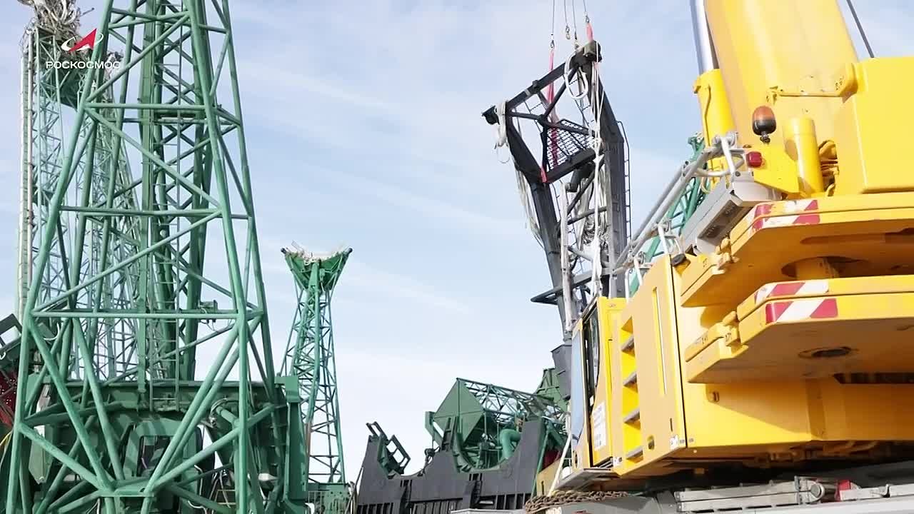 На космодром Байконур доставлены все 18 грузовиков с элементами и оборудованием, необходимыми для восстановления кабины обслуживания после пуска ракеты-носителя «Союз-2.1а». В ремонтных работах на 31-й стартовой площадке...