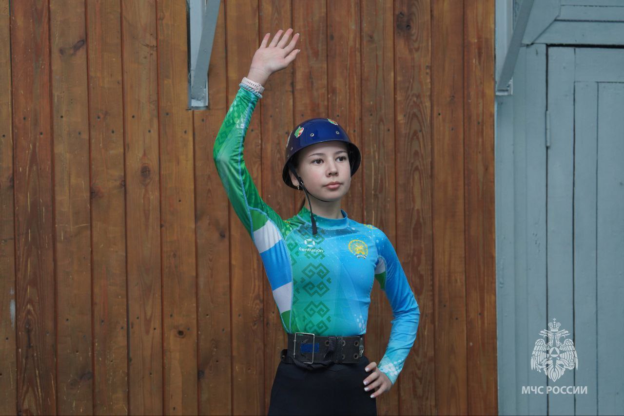 Всероссийские соревнования МЧС России "Рождественские старты" среди юношей и девушек по пожарно-спасательному спорту проходят в Петербурге Всероссийские соревнования МЧС России "Рождественские старты" среди юношей и девушек по пожарно-спасательному спорту проходят в Петербурге