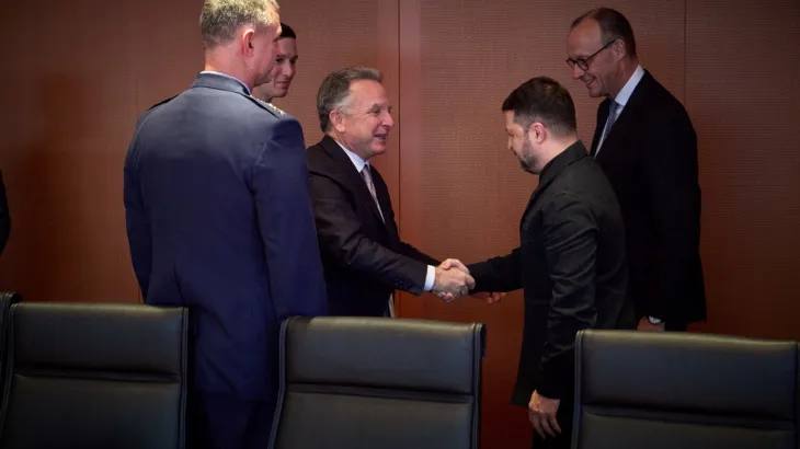 США выдвинули Украине предложение о гарантиях безопасности в обмен на уступки по территориям, сообщает Axios