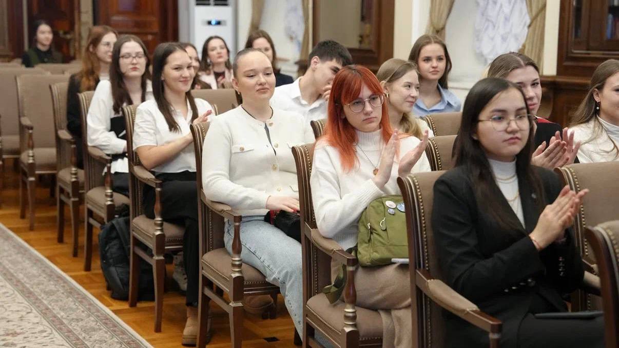 В малом зале Законодательного Собрания Санкт-Петербурга состоялся круглый стол «Особенности развития местного самоуправления в условиях реализации муниципальной реформы» В малом зале Законодательного Собрания Санкт-Петербурга состоялся круглый стол «Особенности развития местного самоуправления в условиях реализации муниципальной реформы»