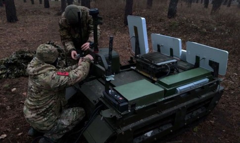Военные специалисты радиоэлектронной борьбы 20-й общевойсковой армии группировки войск «Запад» провели испытания передвижной станции радиопомех на базе наземного роботизированного комплекса «Курьер»