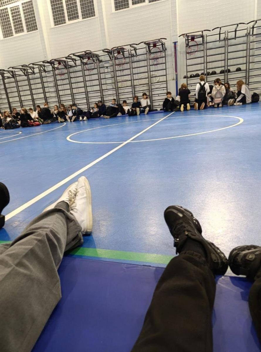 В Санкт-Петербурге задержана охранница школы, где накануне произошло нападение на учительницу В Санкт-Петербурге задержана охранница школы, где накануне произошло нападение на учительницу