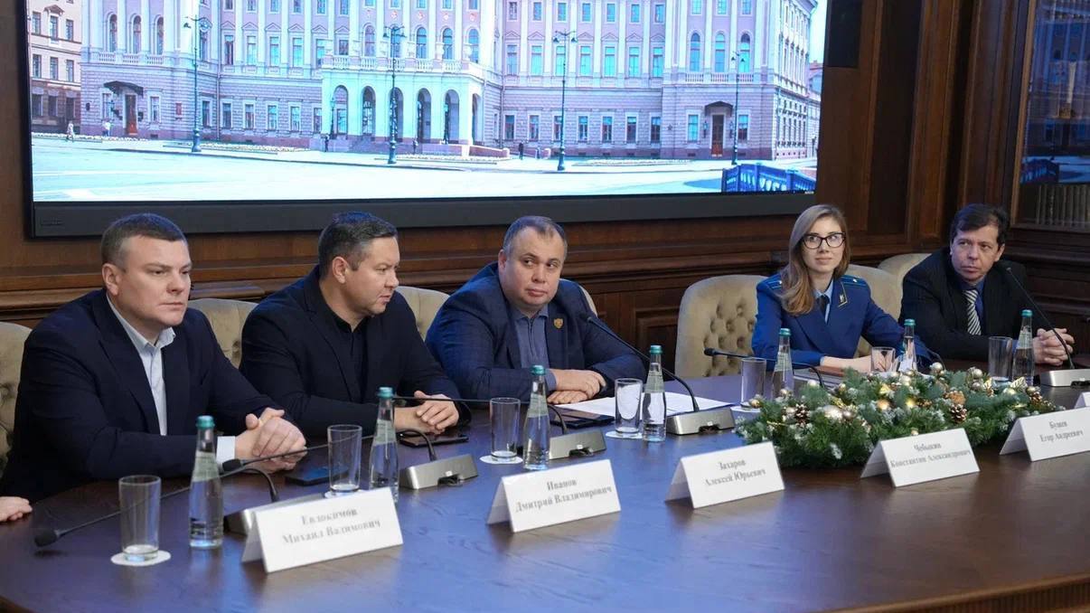 В малом зале Законодательного Собрания Санкт-Петербурга состоялся круглый стол «Особенности развития местного самоуправления в условиях реализации муниципальной реформы» В малом зале Законодательного Собрания Санкт-Петербурга состоялся круглый стол «Особенности развития местного самоуправления в условиях реализации муниципальной реформы»