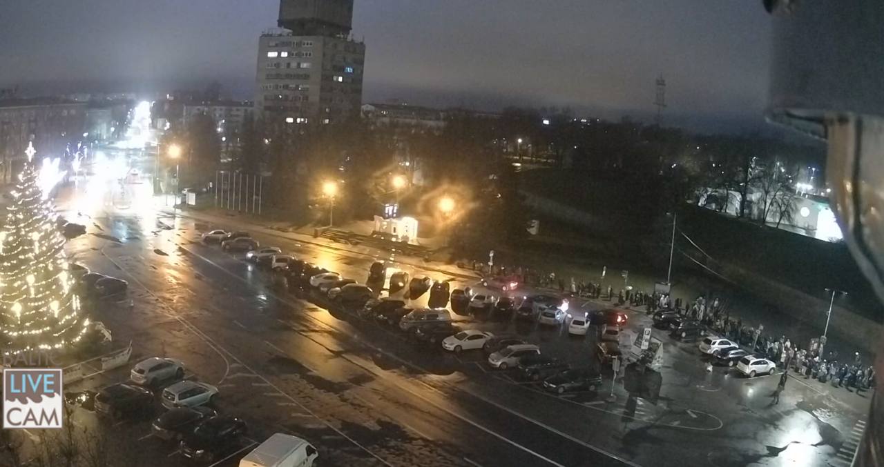 На границе с Россией со стороны Эстонии уже несколько дней огромные очереди