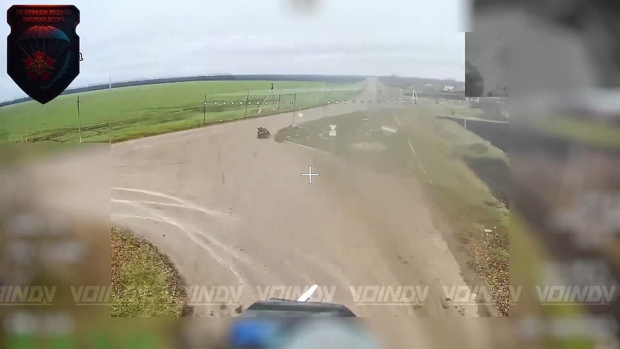 Операторы FPV-дронов 30 отдельной роты спецназа 36 армии группировки войск "Восток" своими "игрушками" наводят шороху у хлопчиков, уничтожая их автомобильную и бронированную технику, а также поражая средства связи, ПУ БпЛА и...