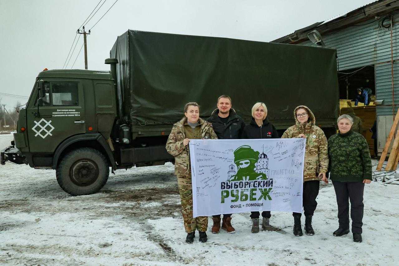 Жители Выборгского района отправили участникам СВО новогодние подарки