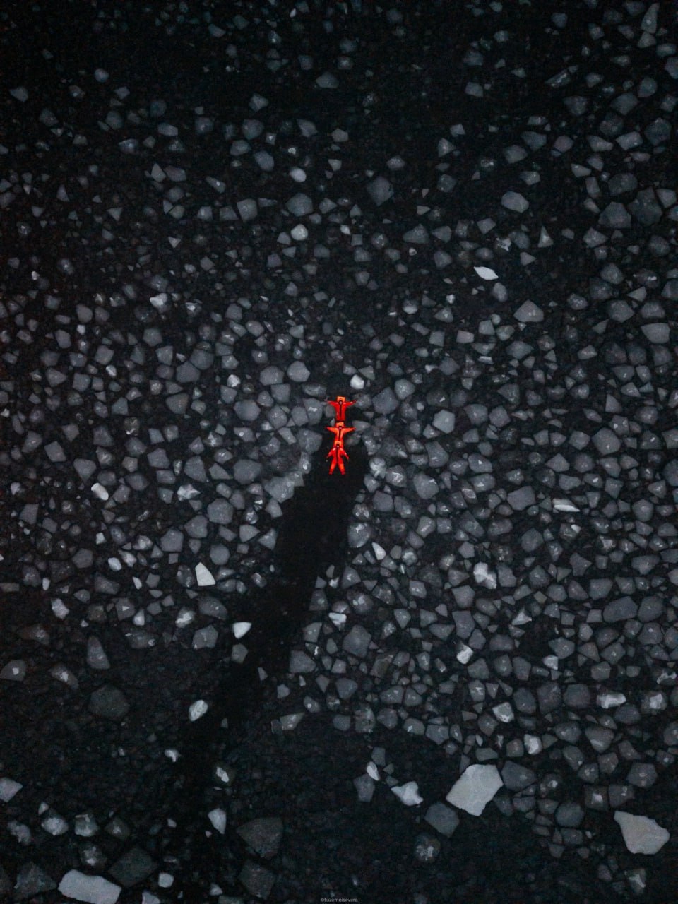 Собрать ледяной паззл. Мы уже писали про айсфлоатинг в Архангельской области, но мода на это истинно зимнее развлечение распространена по всей Арктике