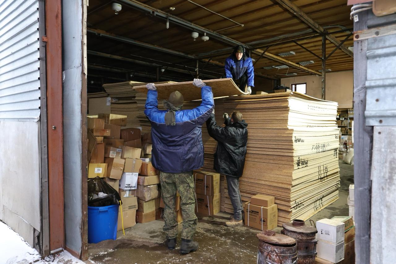 Жители Выборгского района отправили участникам СВО новогодние подарки Жители Выборгского района отправили участникам СВО новогодние подарки