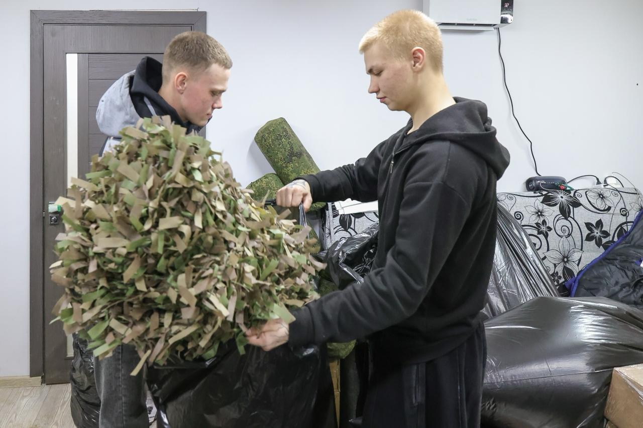 Жители Выборгского района отправили участникам СВО новогодние подарки Жители Выборгского района отправили участникам СВО новогодние подарки