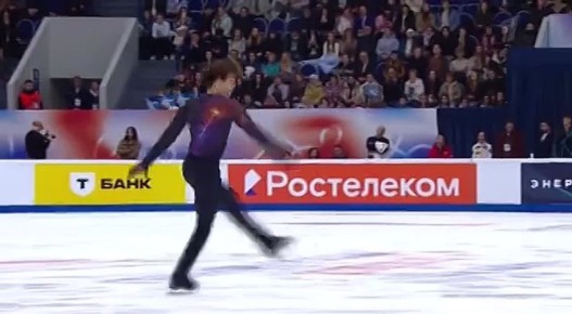 В Санкт-Петербурге в спортивном комплексе «Юбилейный» с 18 по 21 декабря пройдет Чемпионат России по фигурному катанию. Смотрите трансляции турнира в телевизионном эфире и на сайте Первого канала