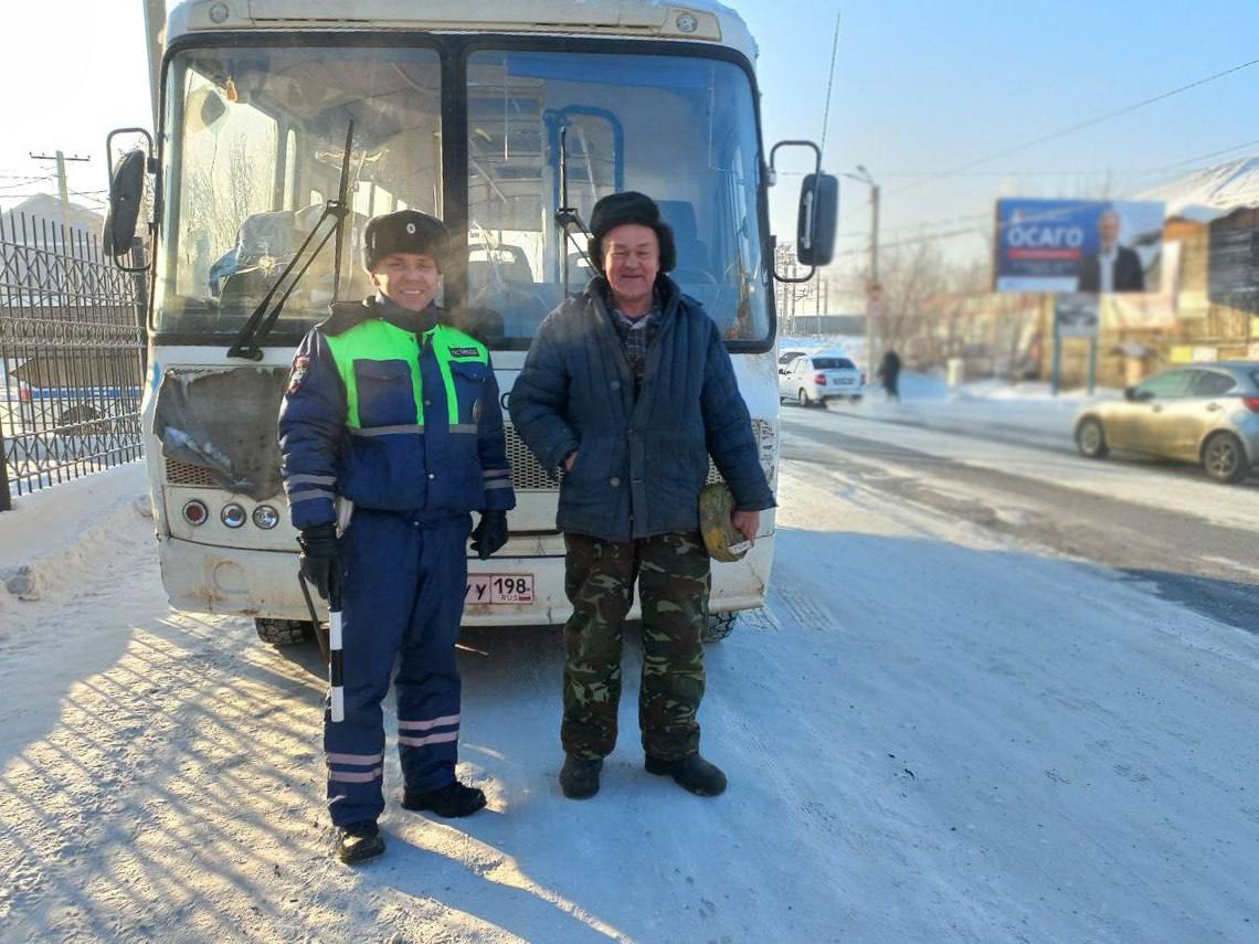 Пришли на помощь водителю «замерзшего» автобуса инспекторы ДПС в Иркутской области Пришли на помощь водителю «замерзшего» автобуса инспекторы ДПС в Иркутской области